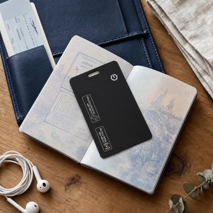 TYVEXO Smart Tracking Card על דרכון פתוח